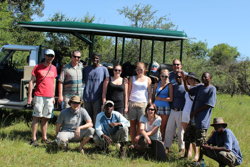 Reisegruppe auf Afrika Safari in Botswana