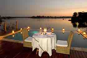 Safari mit Luxus an den Viktoriafällen in Livingstone, Sambia Safari mit Luxus an den Viktoriafällen in Livingstone, Sambia